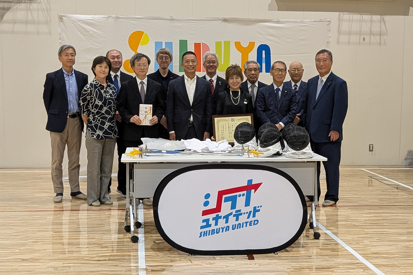 創立30周年記念奉仕プログラム（渋谷区スポーツ協会への寄贈式）